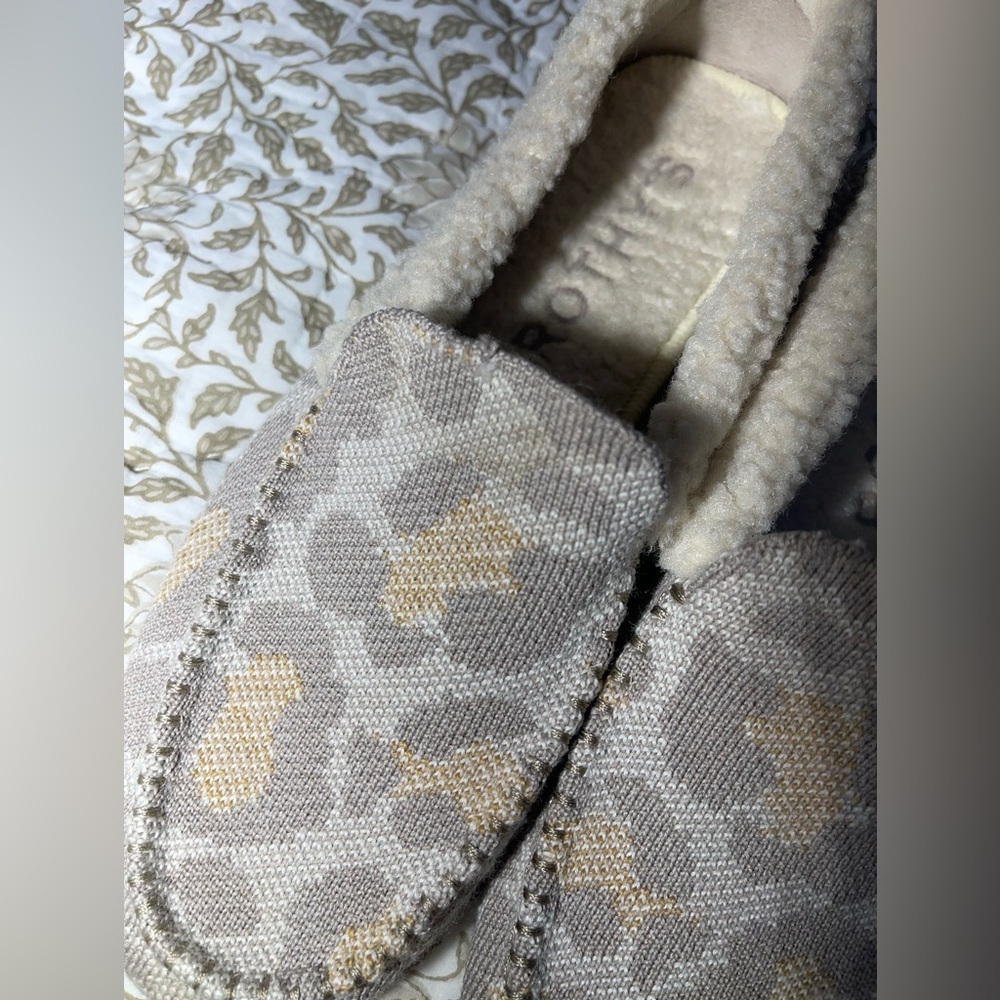 Rothy’s Cozy Gray and Cream Slip-On slippers - Size 7 - Picture 3 of 7